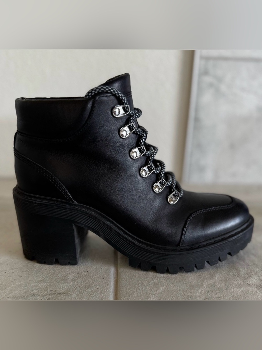 Marc Fisher LTD Waldo Lug Sole Combat Boot Women 8 Lace-Up Leather Ankle Booties